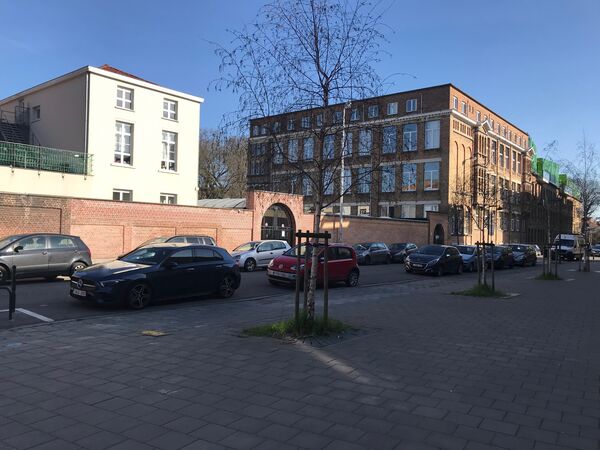 Entrée des écoles Rue Drootbeek