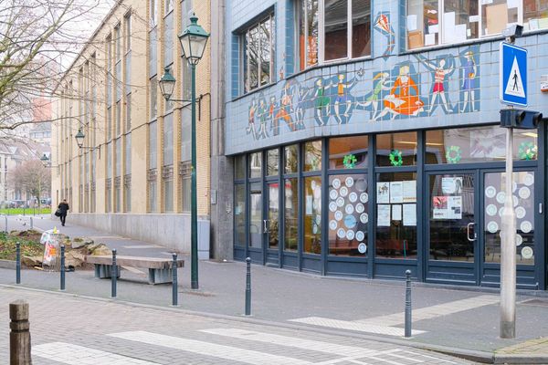 Entrée de l'école Ulenspiegel à Saint-Gilles