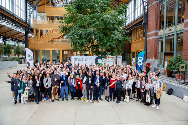 Photo de groupe avec les participants