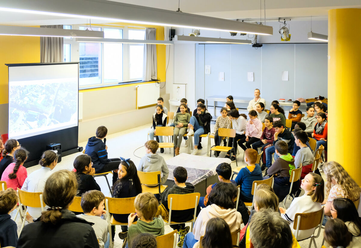 Forum de discussion avec les élèves de l’école 