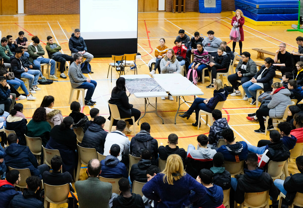 Discussion forum with school pupils