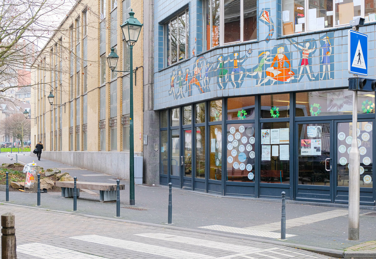 Entrance to Ulenspiegel school