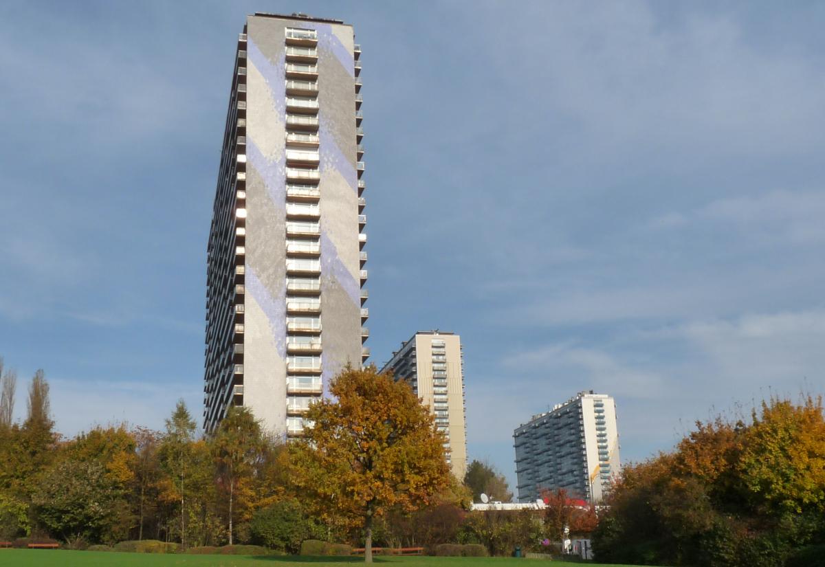 Tall building, Louis Mettewie Boulevard (Molenbeek-Saint-Jean)